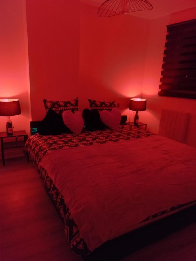 Game Room Еперне Екстериор снимка