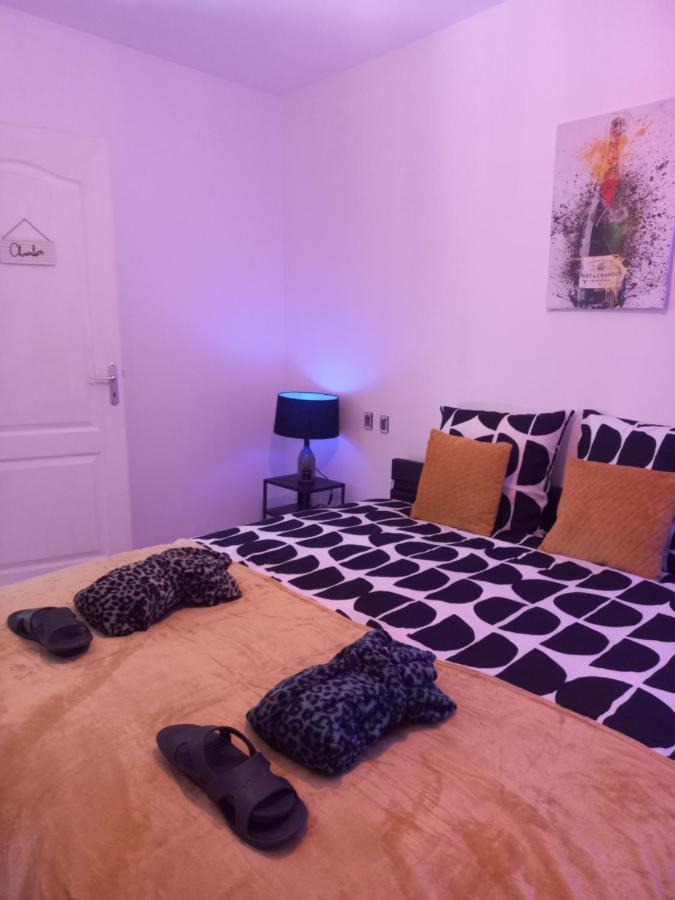 Game Room Еперне Екстериор снимка