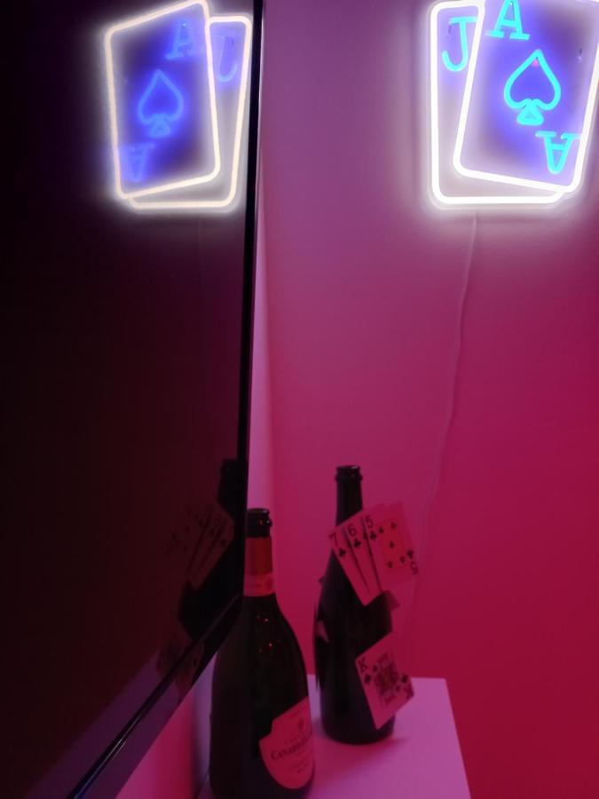 Game Room Еперне Екстериор снимка
