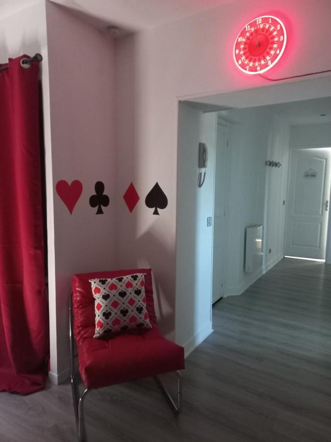 Game Room Еперне Екстериор снимка
