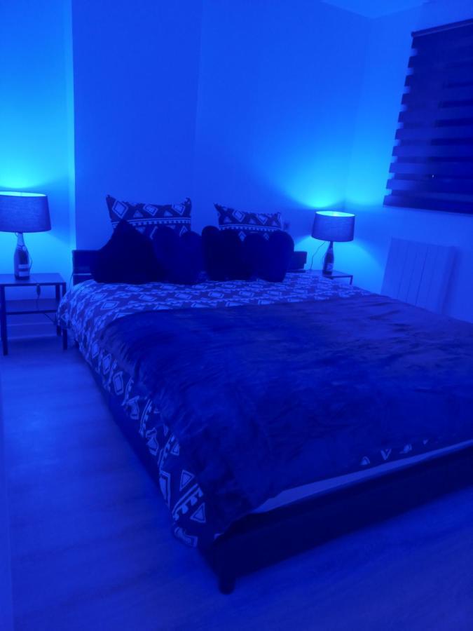 Game Room Еперне Екстериор снимка