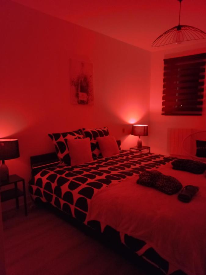 Game Room Еперне Екстериор снимка