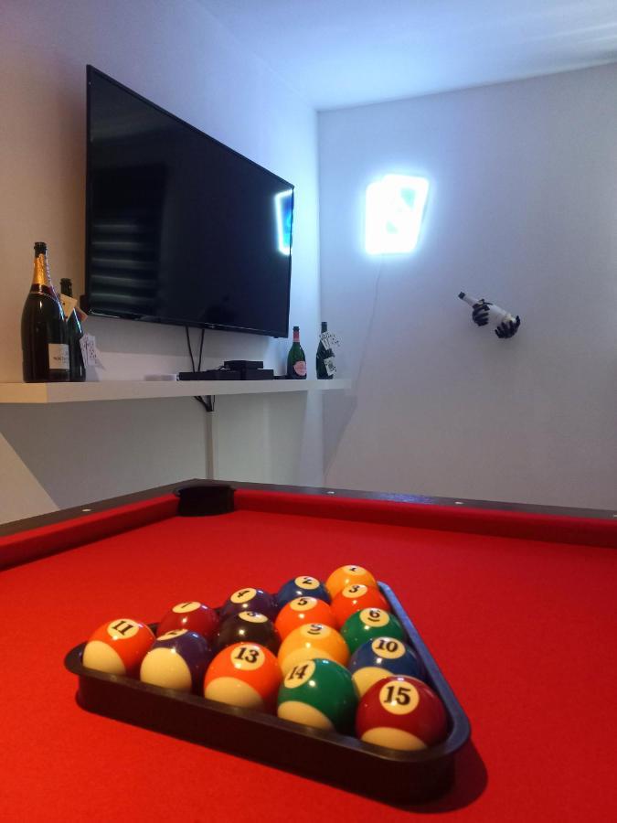 Game Room Еперне Екстериор снимка