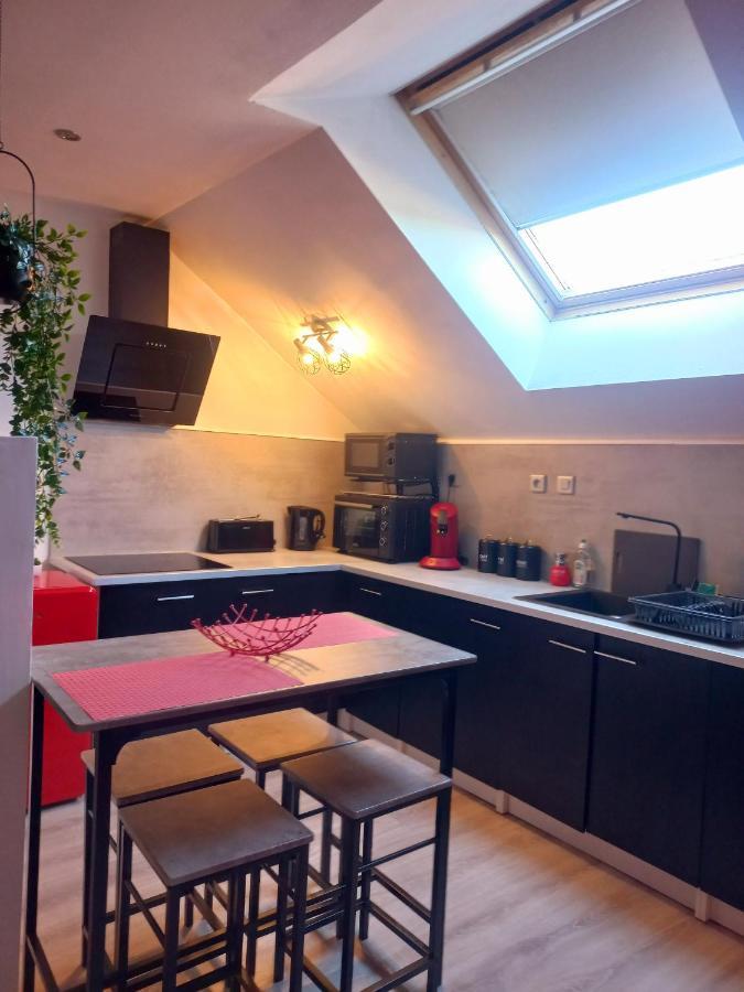 Game Room Еперне Екстериор снимка