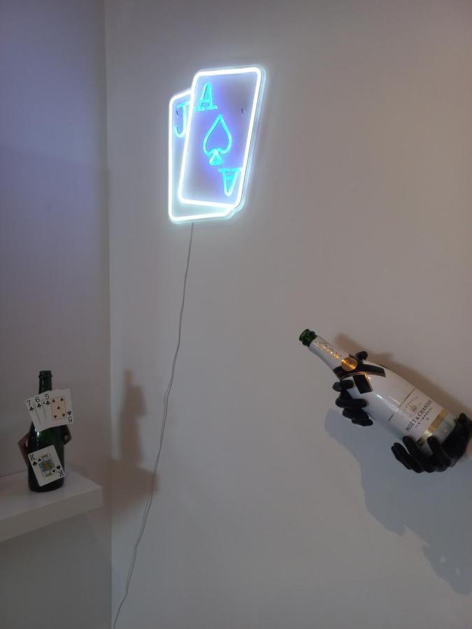 Game Room Еперне Екстериор снимка