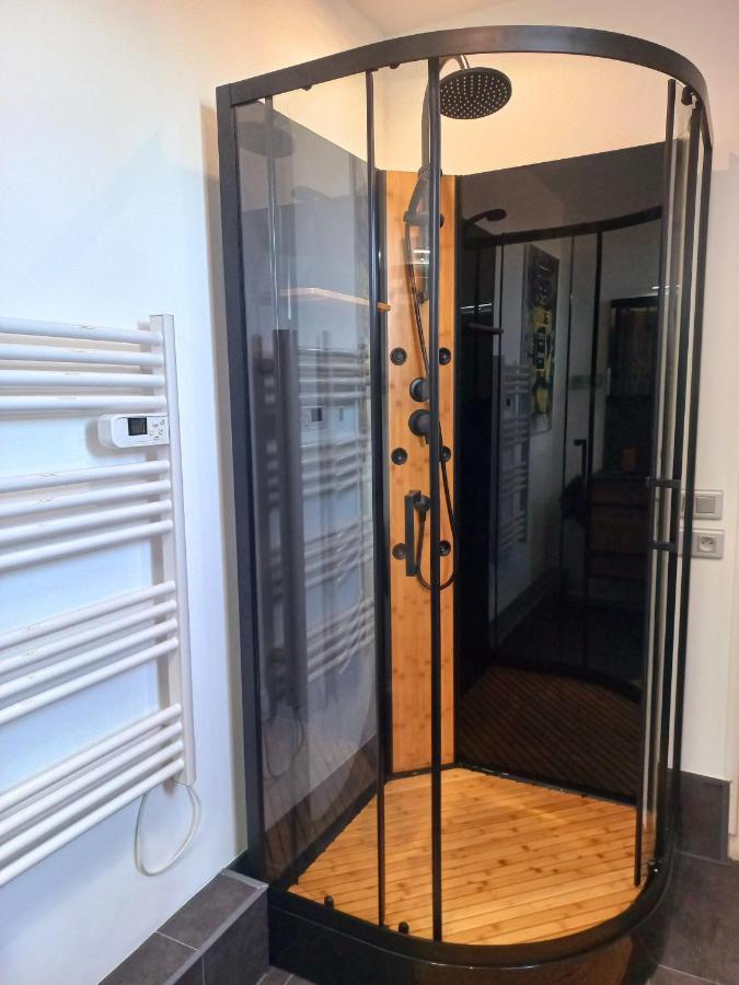 Game Room Еперне Екстериор снимка