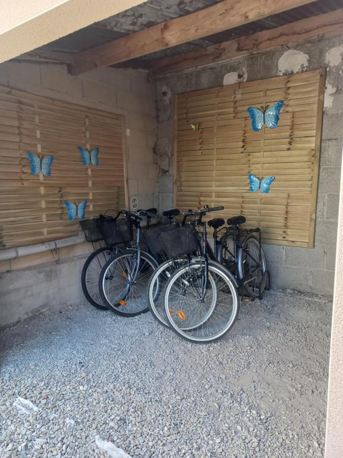 Game Room Еперне Екстериор снимка