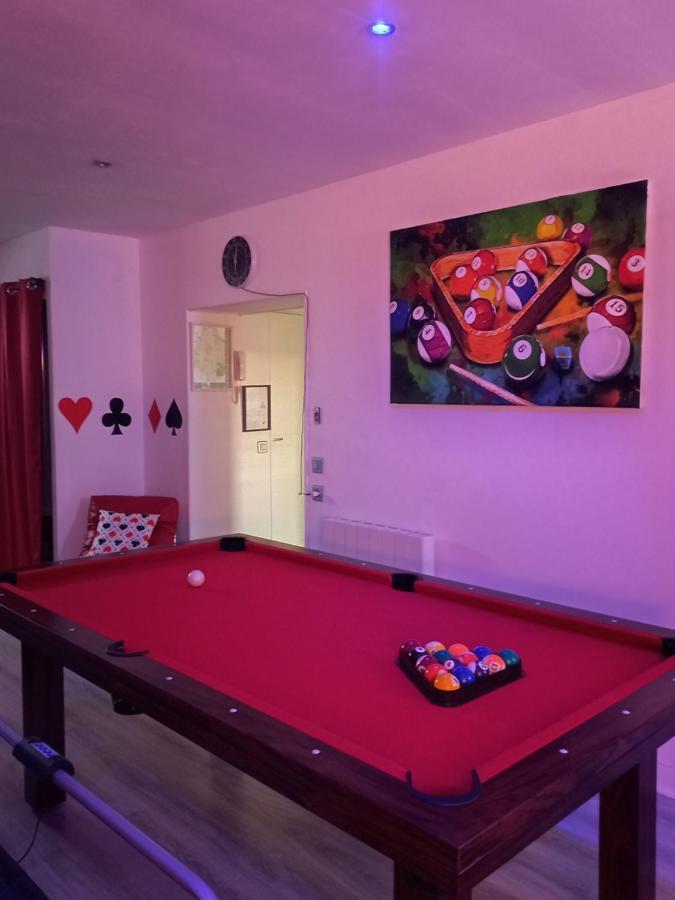 Game Room Еперне Екстериор снимка