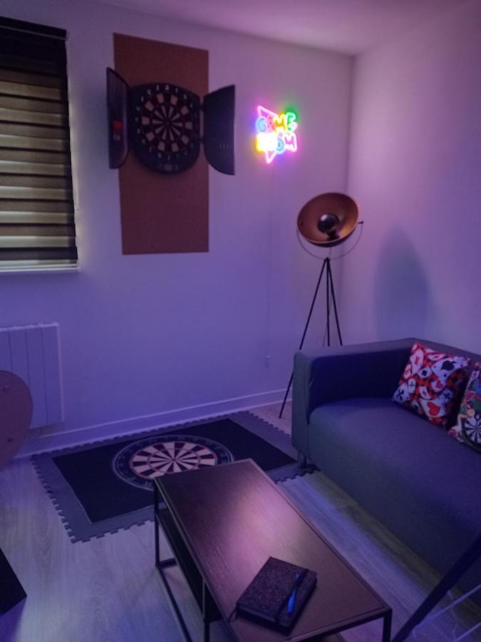 Game Room Еперне Екстериор снимка