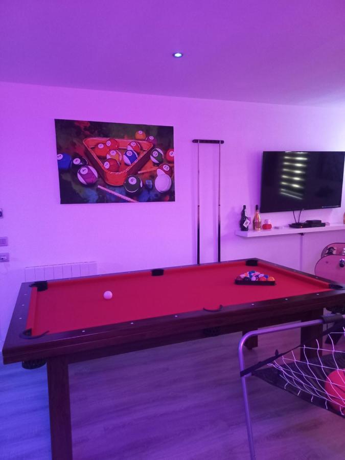 Game Room Еперне Екстериор снимка